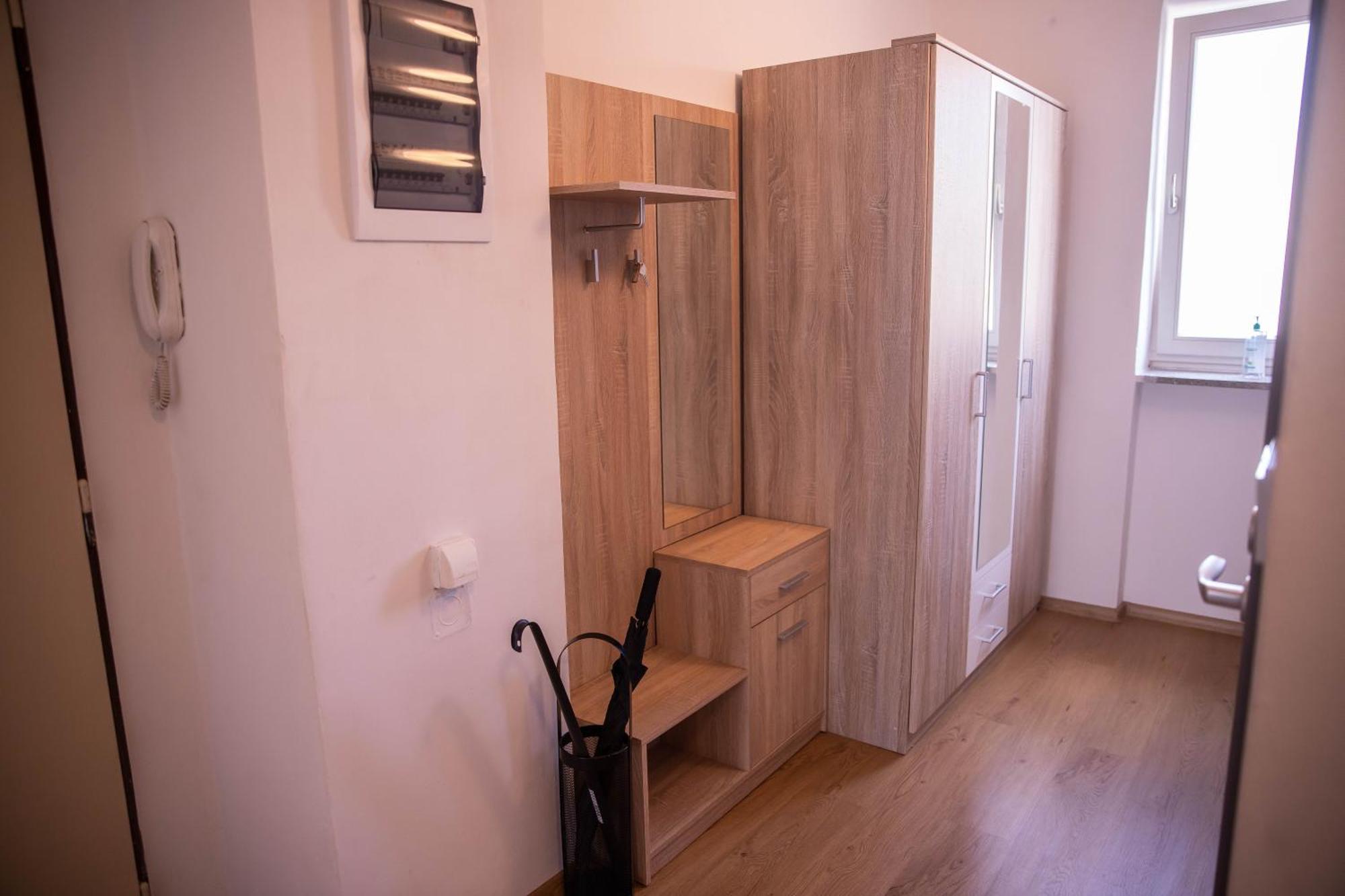 Prostorny Byt V Centru U Reky, 2 Loznice, Balkon Hradec Králové Exteriör bild