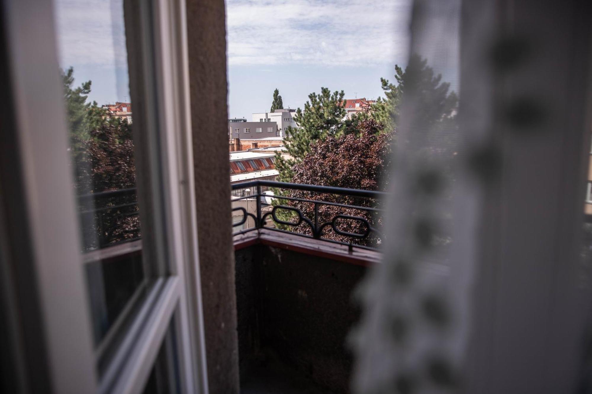 Prostorny Byt V Centru U Reky, 2 Loznice, Balkon Hradec Králové Exteriör bild
